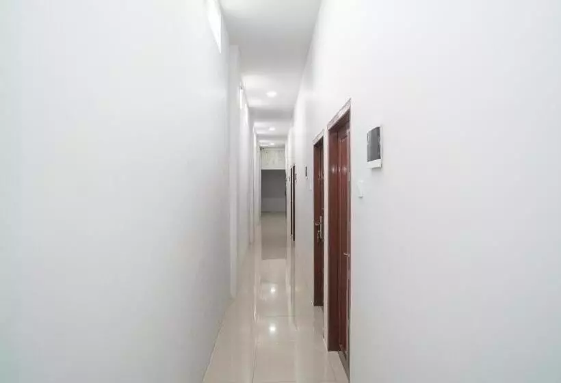 ホテル Reddoorz Syariah Near Jalan Ahmad Yani Banjarmasin 3