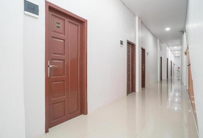בית מלון כפרי Reddoorz Syariah Near Jalan Ahmad Yani Banjarmasin 3