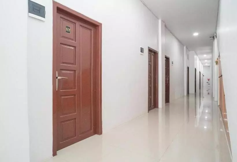 ホテル Reddoorz Syariah Near Jalan Ahmad Yani Banjarmasin 3