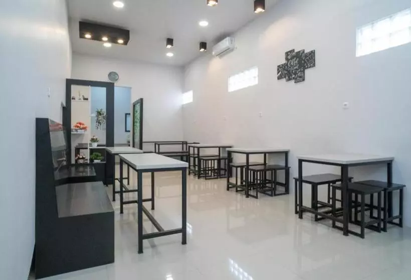 ホテル Reddoorz Syariah Near Jalan Ahmad Yani Banjarmasin 3