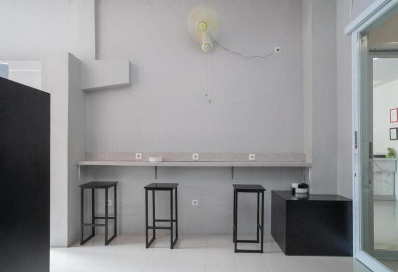 בית מלון כפרי Reddoorz Syariah Near Jalan Ahmad Yani Banjarmasin 3