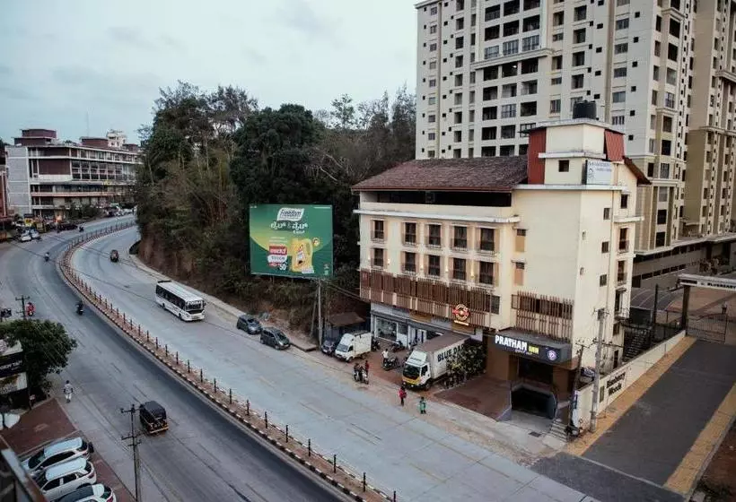 Hotelli Pratham Inn By Downtown S