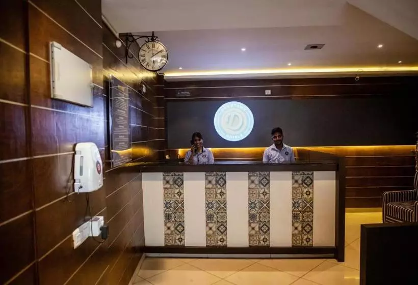 Hotelli Pratham Inn By Downtown S