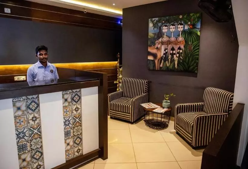 Hotelli Pratham Inn By Downtown S