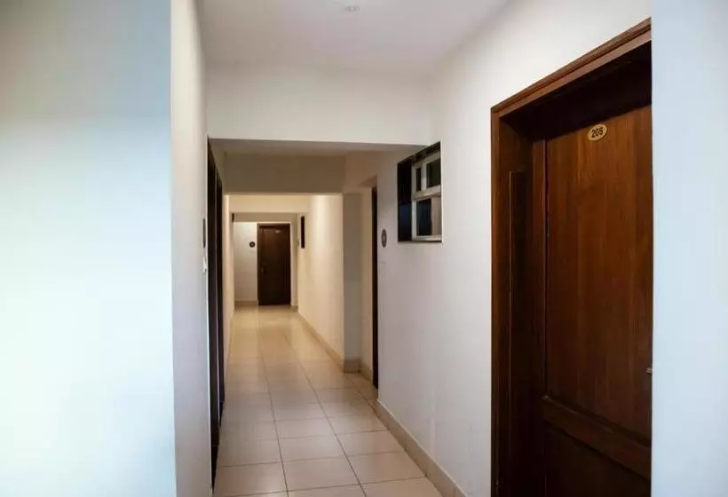 Hotelli Pratham Inn By Downtown S