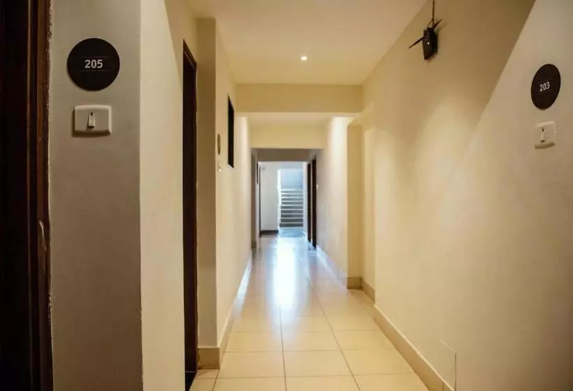Hotelli Pratham Inn By Downtown S