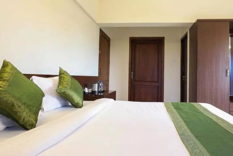 Hotelli Pratham Inn By Downtown S