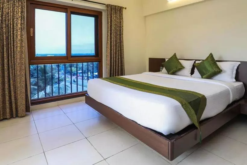 Hotelli Pratham Inn By Downtown S
