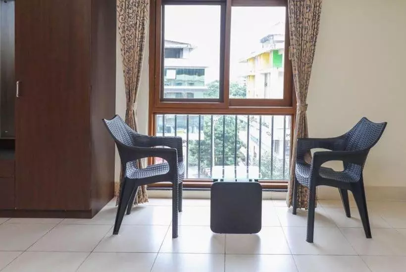 Hotelli Pratham Inn By Downtown S
