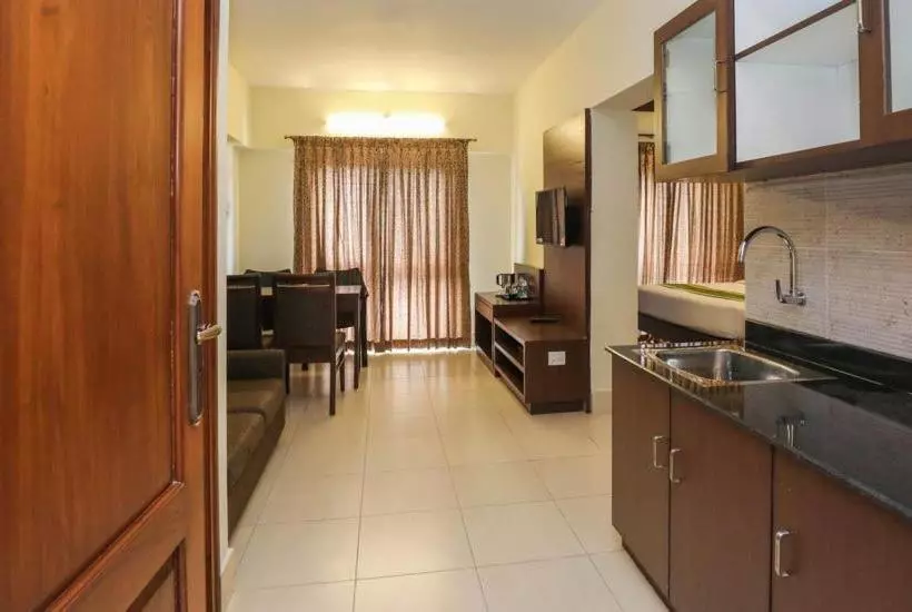 Hotelli Pratham Inn By Downtown S