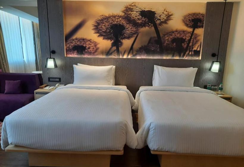 ホテル The Gaurs Sarovar Premiere