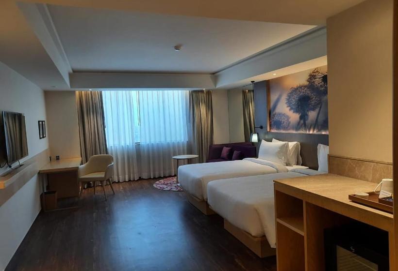 ホテル The Gaurs Sarovar Premiere