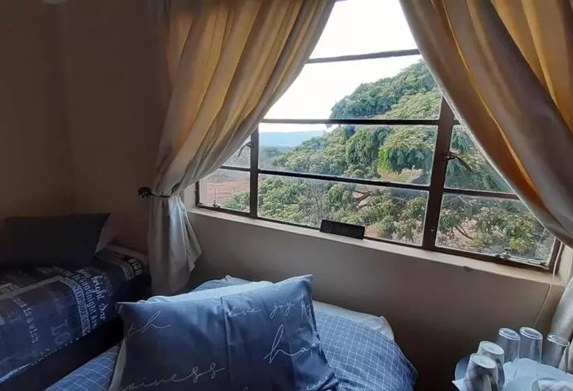 ペンション Kanniedood Guest Lodge