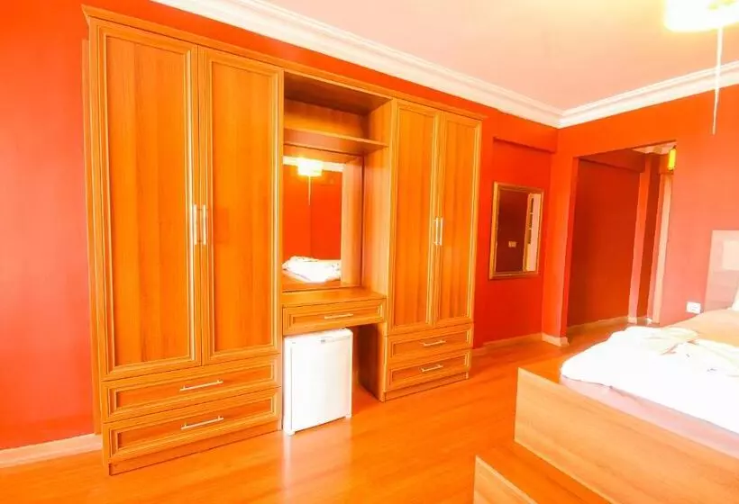 Sultanahmet Enjoyer Suit
