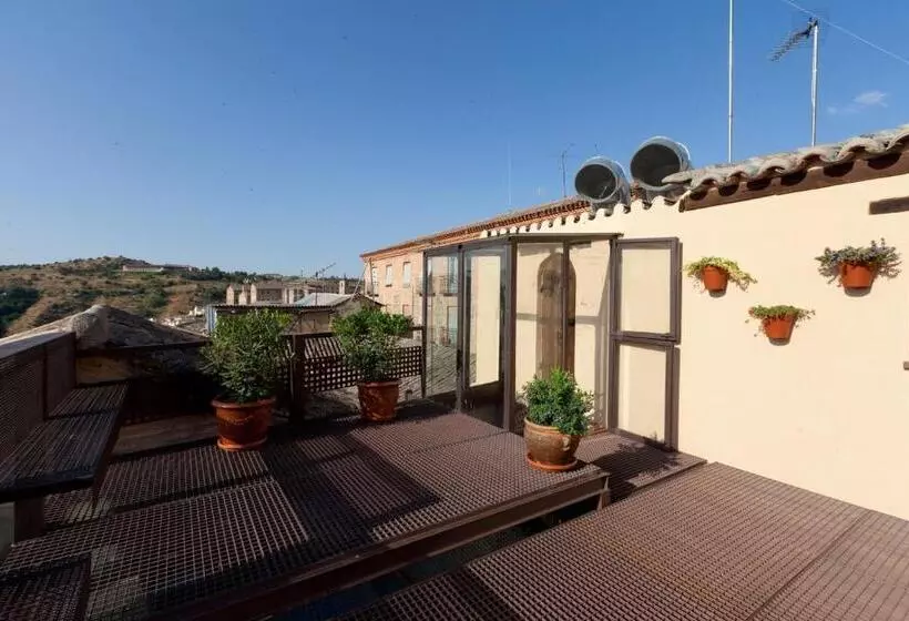 مسافرخانه Hospederia Casa De Cisneros