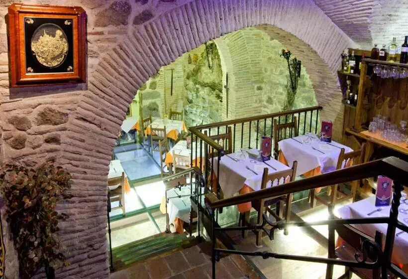 مسافرخانه Hospederia Casa De Cisneros