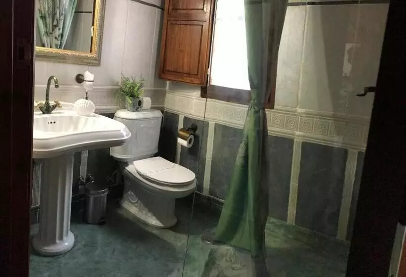 مسافرخانه Hospederia Casa De Cisneros