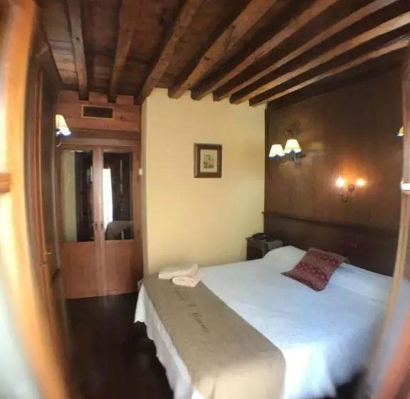 مسافرخانه Hospederia Casa De Cisneros