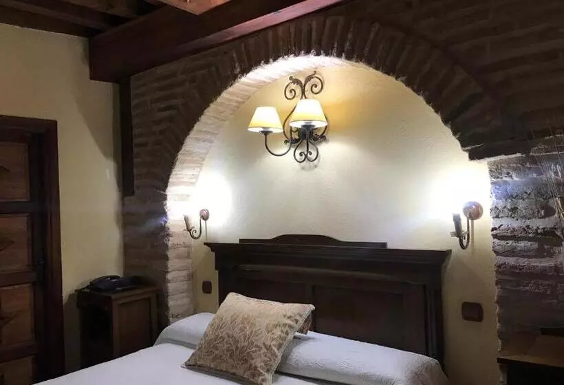 مسافرخانه Hospederia Casa De Cisneros