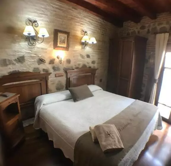 مسافرخانه Hospederia Casa De Cisneros