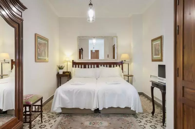 هتل Amadeus Sevilla