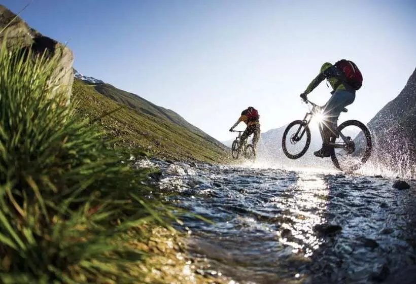 Aqua Dome 4 Sterne Superior Hotel & Tirol Therme Längenfeld