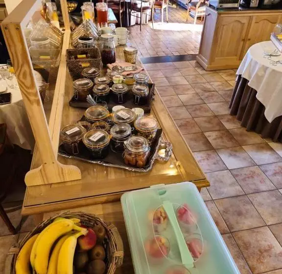 Отель Logis Hôtel Le Menobu