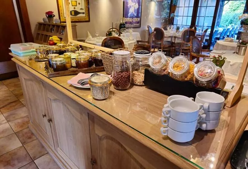 Отель Logis Hôtel Le Menobu