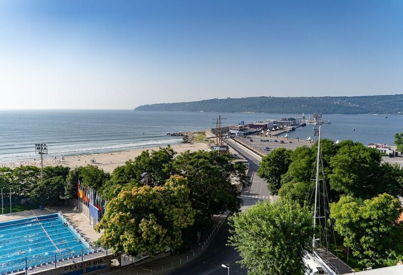 Panorama Hotel Free Ev Charging Station