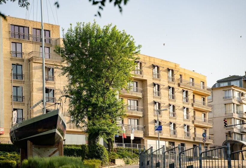 Panorama Hotel Free Ev Charging Station