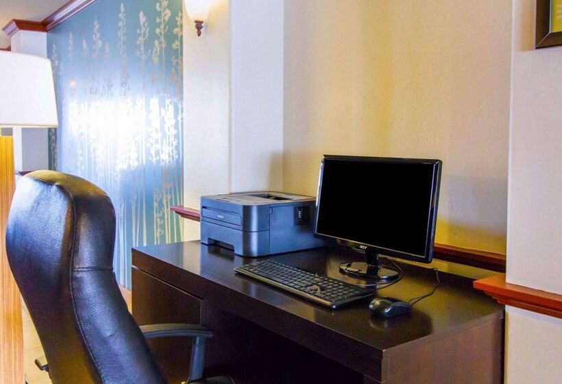 Отель Sleep Inn & Suites