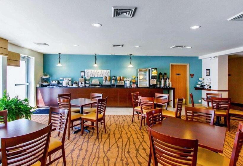 Отель Sleep Inn & Suites