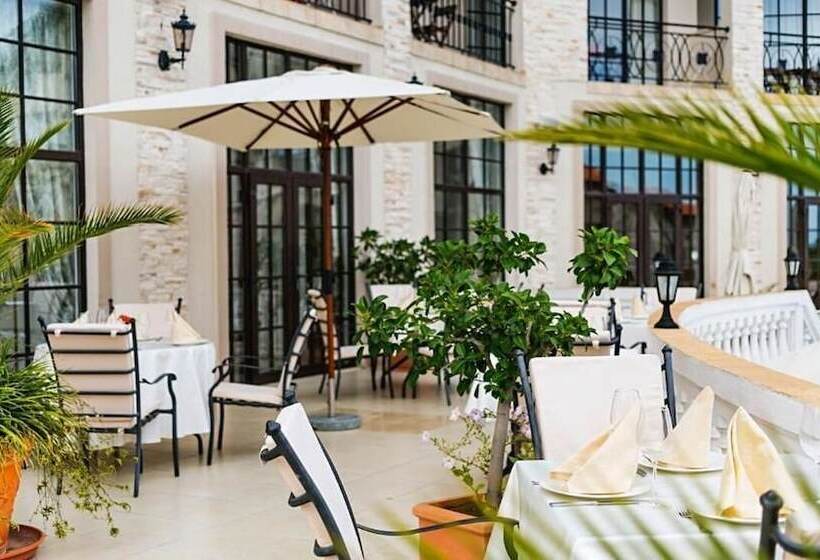 هتل The Cliff Beach & Spa