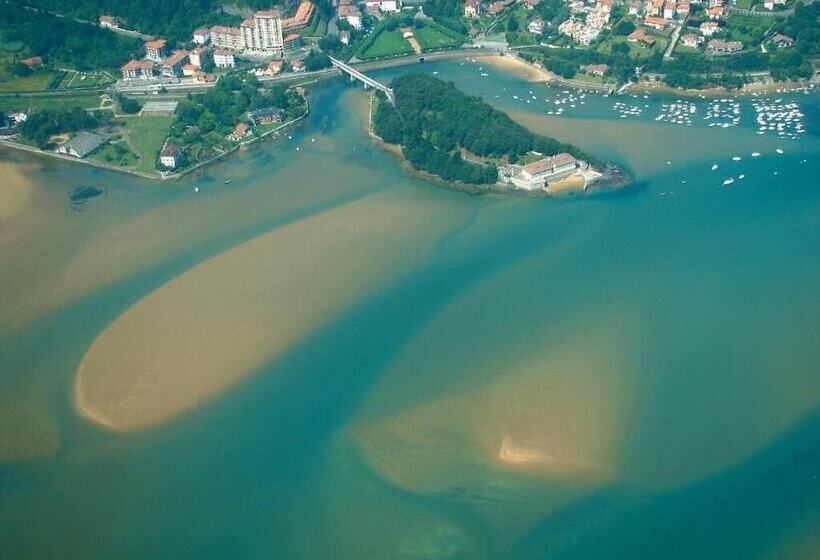 Отель Villa De Ermua