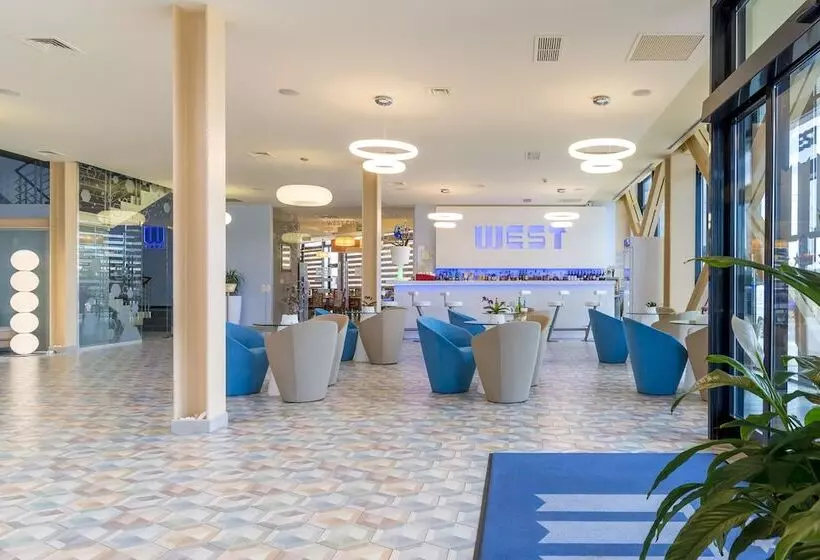 ホテル West City