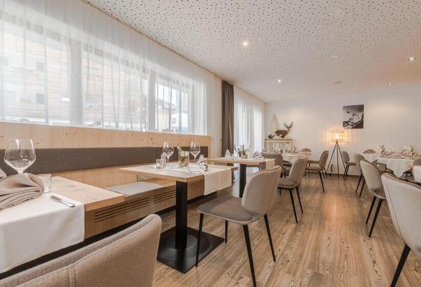 تختخواب و صبحانه Crëp Sella