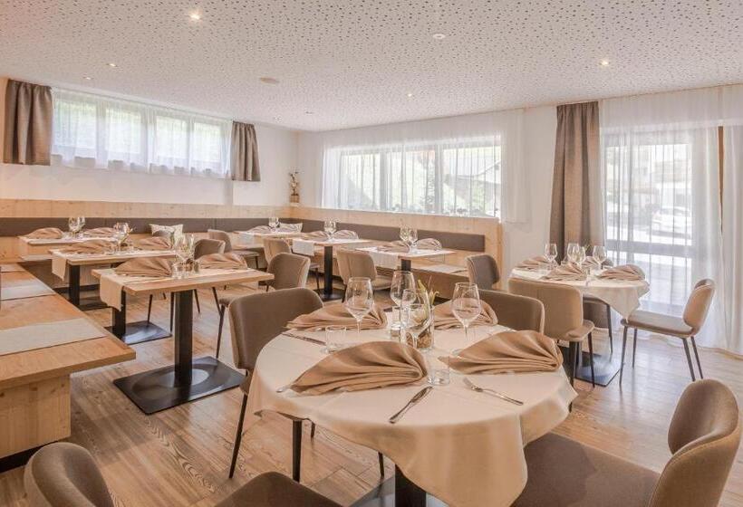 تختخواب و صبحانه Crëp Sella