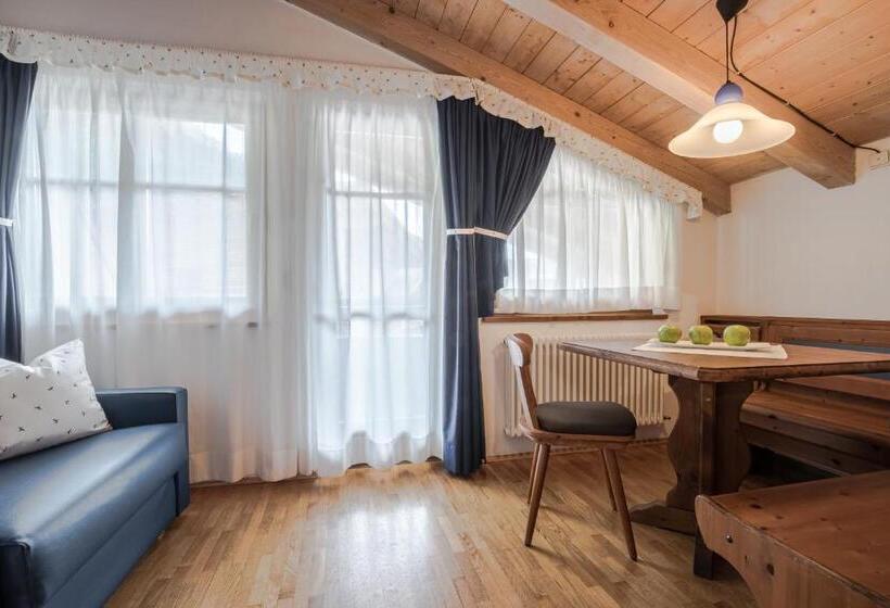 تختخواب و صبحانه Crëp Sella