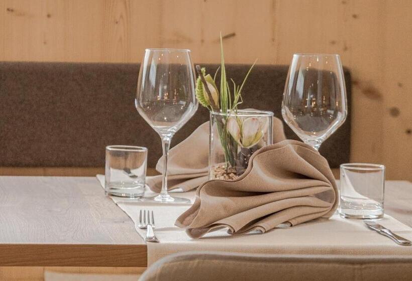 تختخواب و صبحانه Crëp Sella