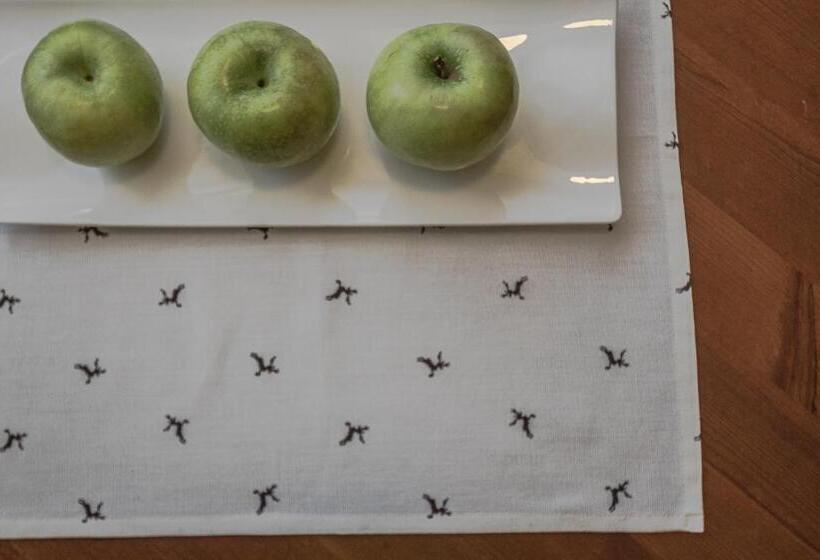 تختخواب و صبحانه Crëp Sella