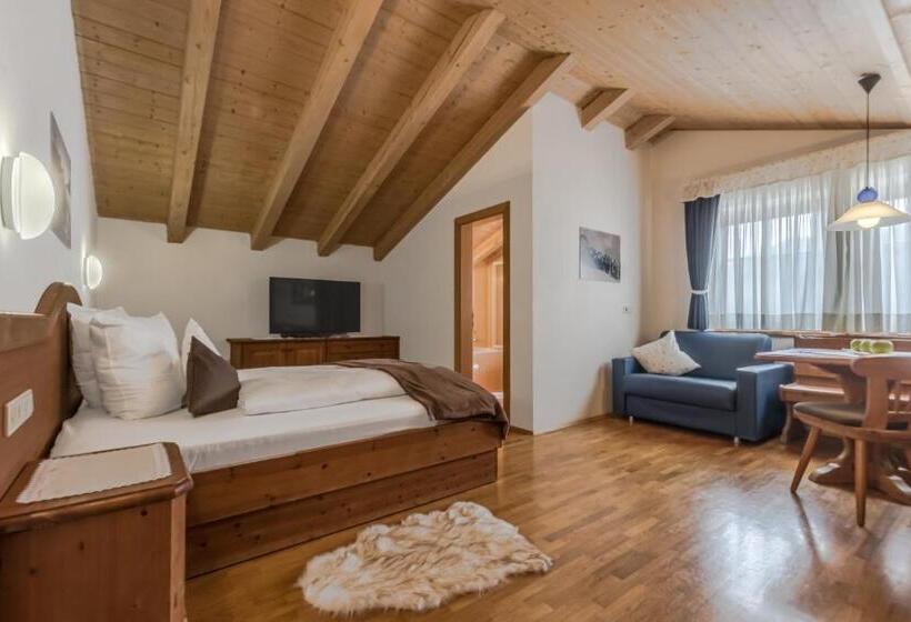 تختخواب و صبحانه Crëp Sella