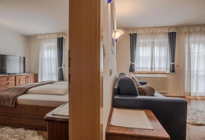 تختخواب و صبحانه Crëp Sella