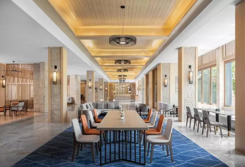 Hotelli Sheraton Maoming Romantic Beach Resort