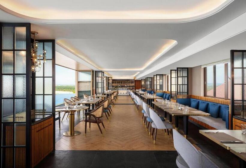 Отель Sheraton Maoming Romantic Beach Resort