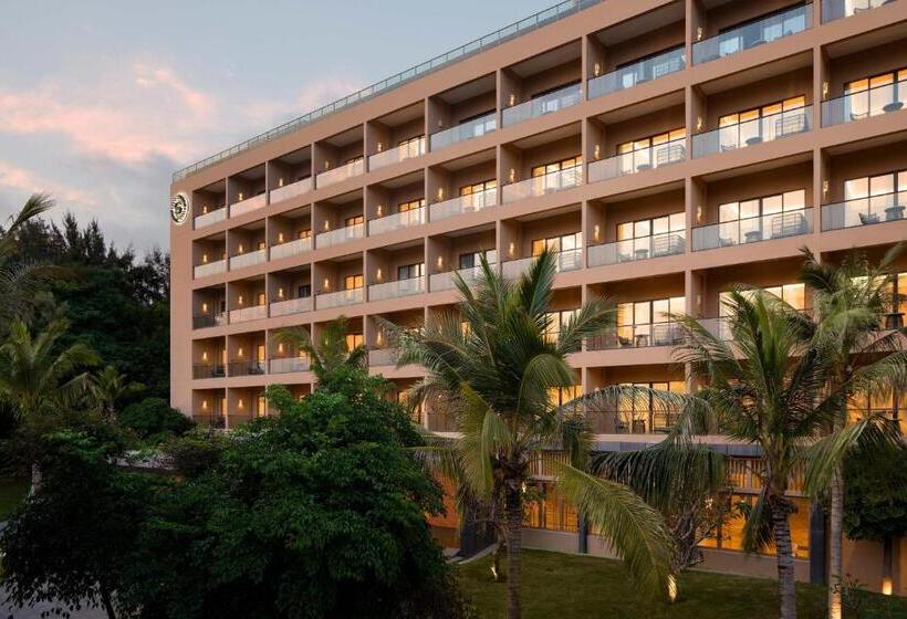 Отель Sheraton Maoming Romantic Beach Resort