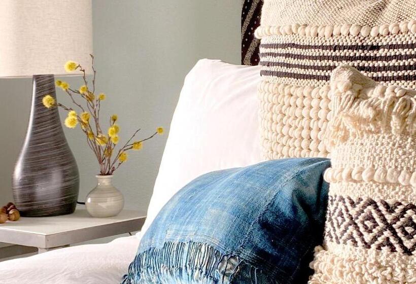 منتجع Azure Palm Hot Springs