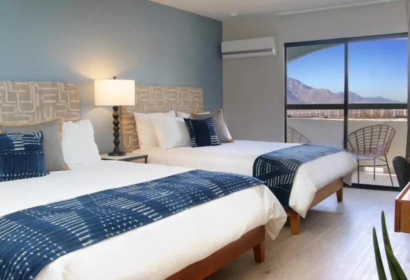 استراحتگاه Azure Palm Hot Springs