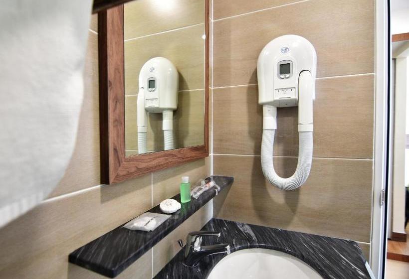 Yangtze Hotel 长江酒店