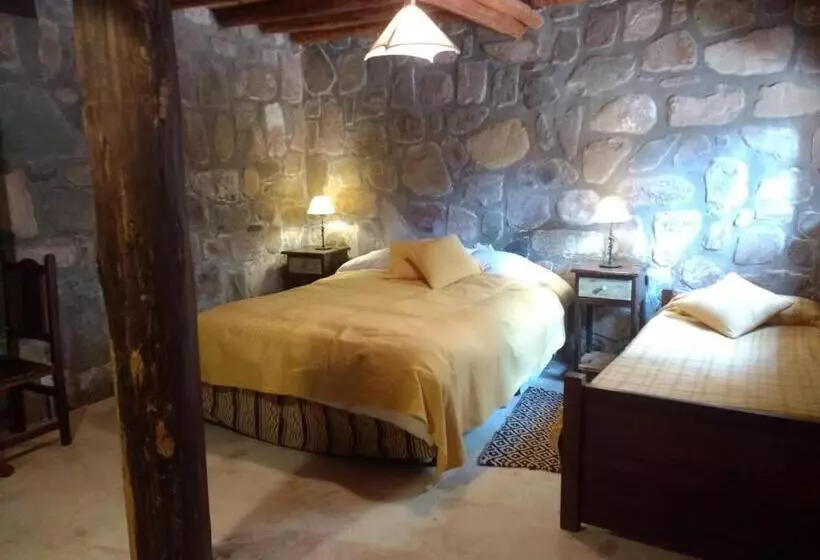 ユースホステル Hostal De Altura
