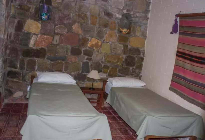 ユースホステル Hostal De Altura